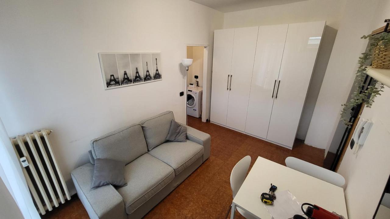 Appartamento Di Fronte All'Ospedale Modena Exterior photo